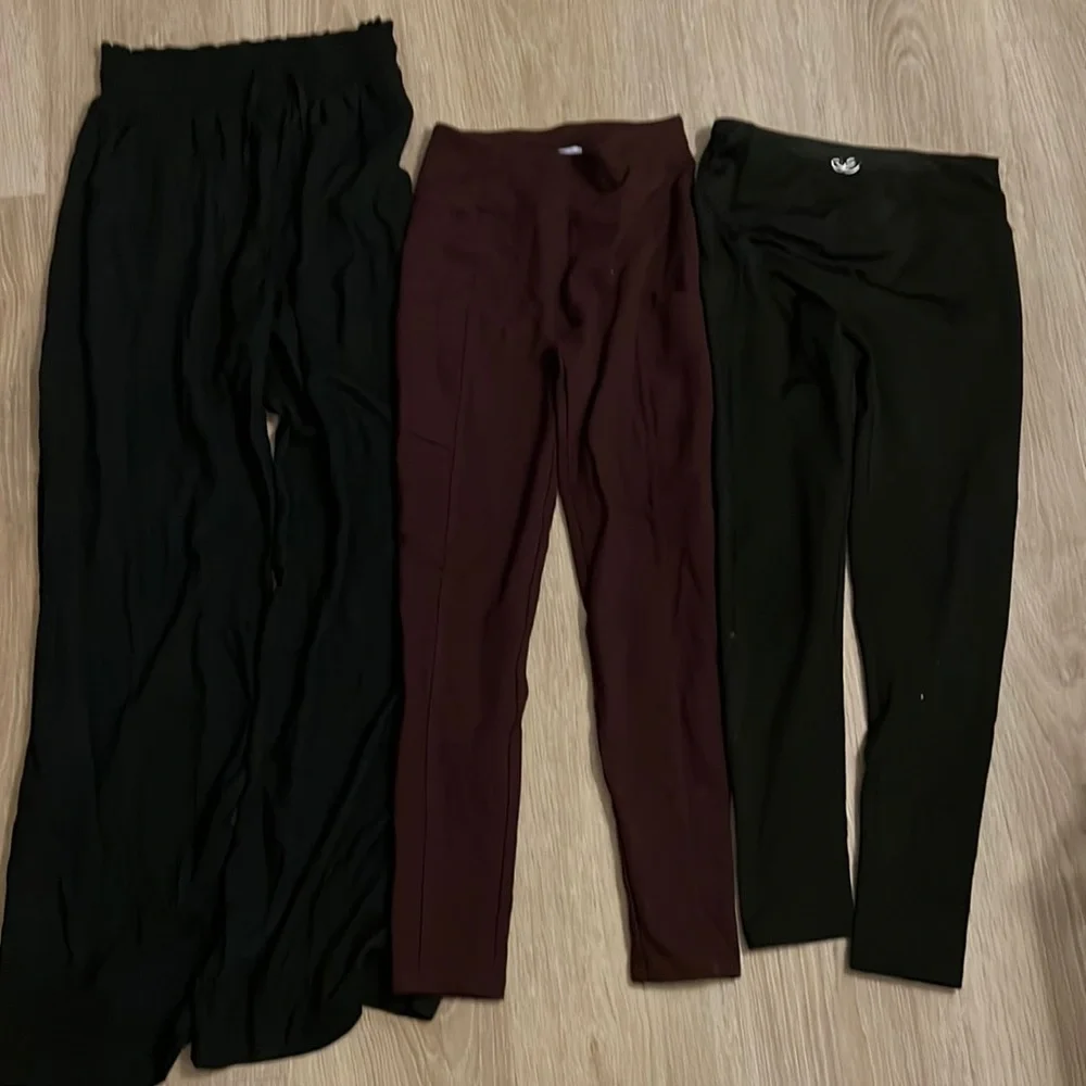 XS Pants Bundle- Maroon Vylette and black Yogipace leggings + SO black Wide Leg - Picture 1 of 4